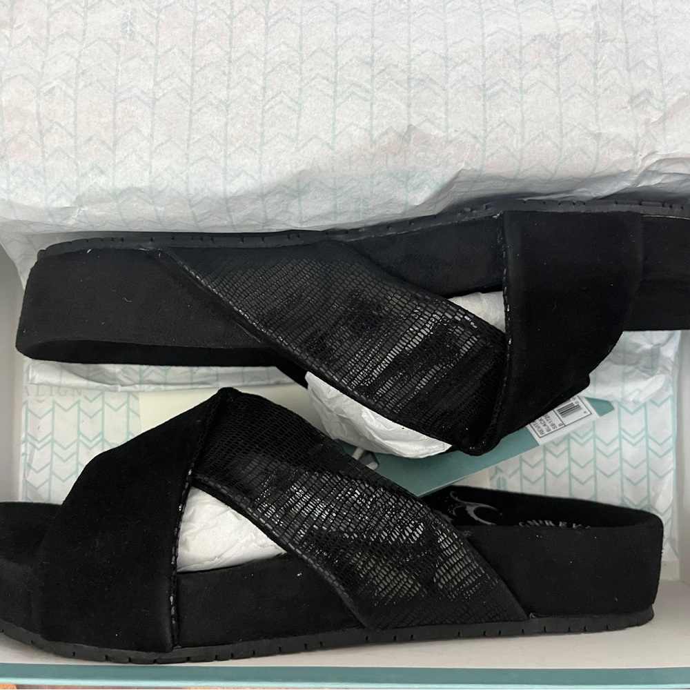 REVITALIGN Dragonfly Ortho Black Cross-Strap Sandals NIB - Size 8
